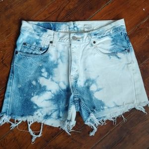 Levis Cut-Offs